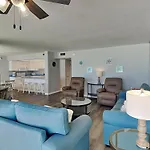 Edgewater Leeward 206