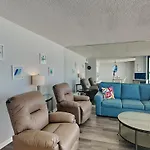 Edgewater Leeward 206