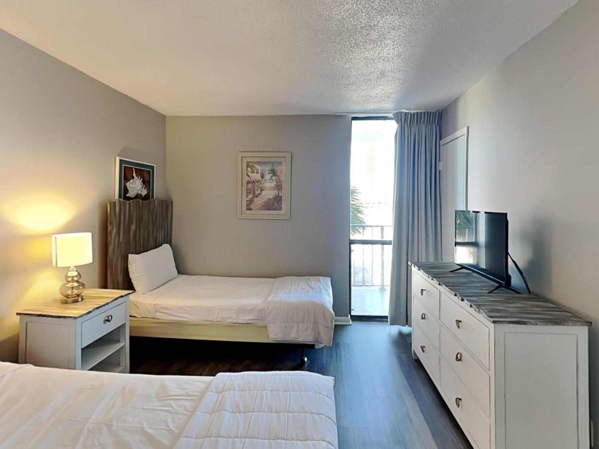 Edgewater Leeward 206
