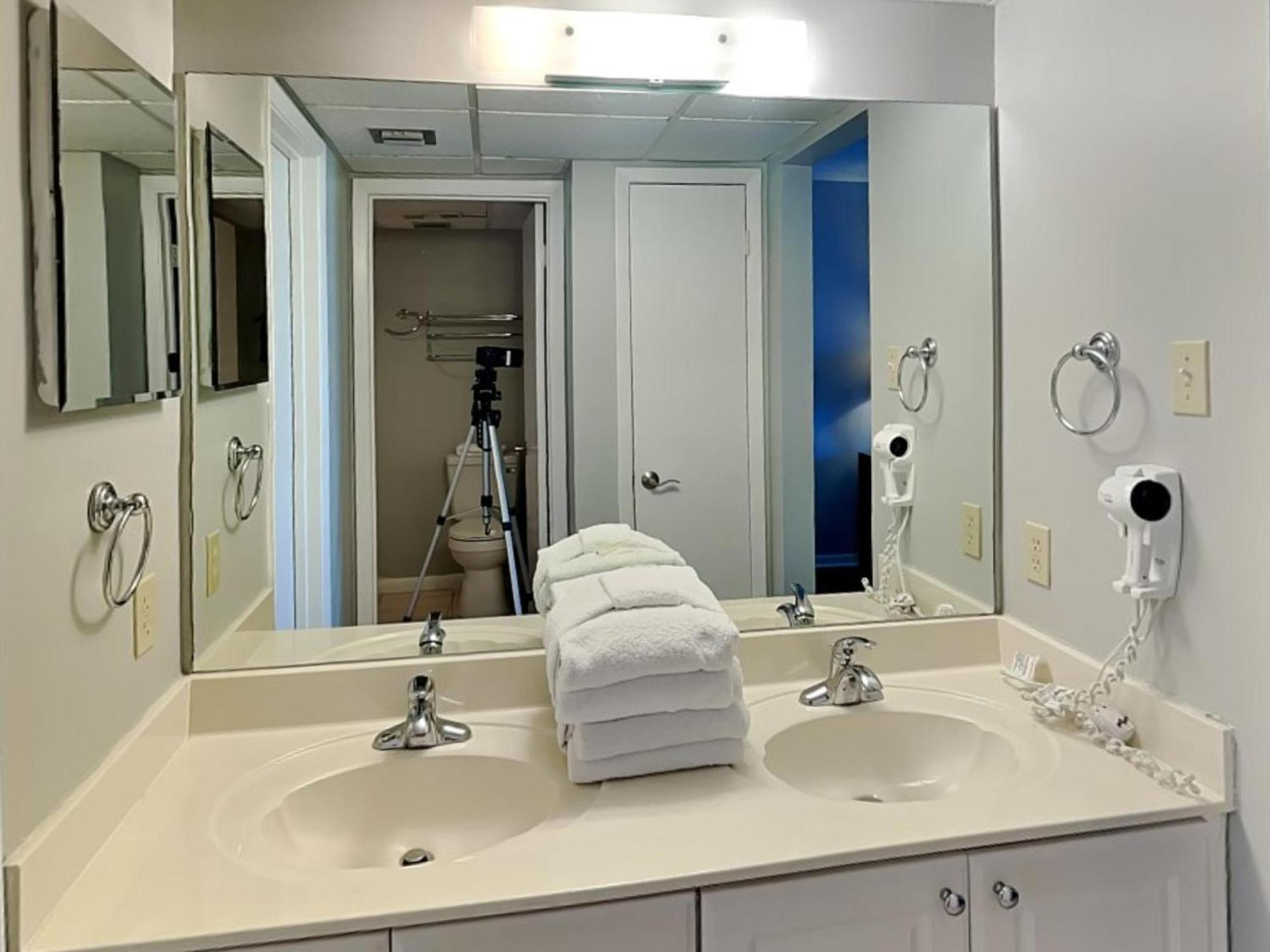 Edgewater Leeward 206