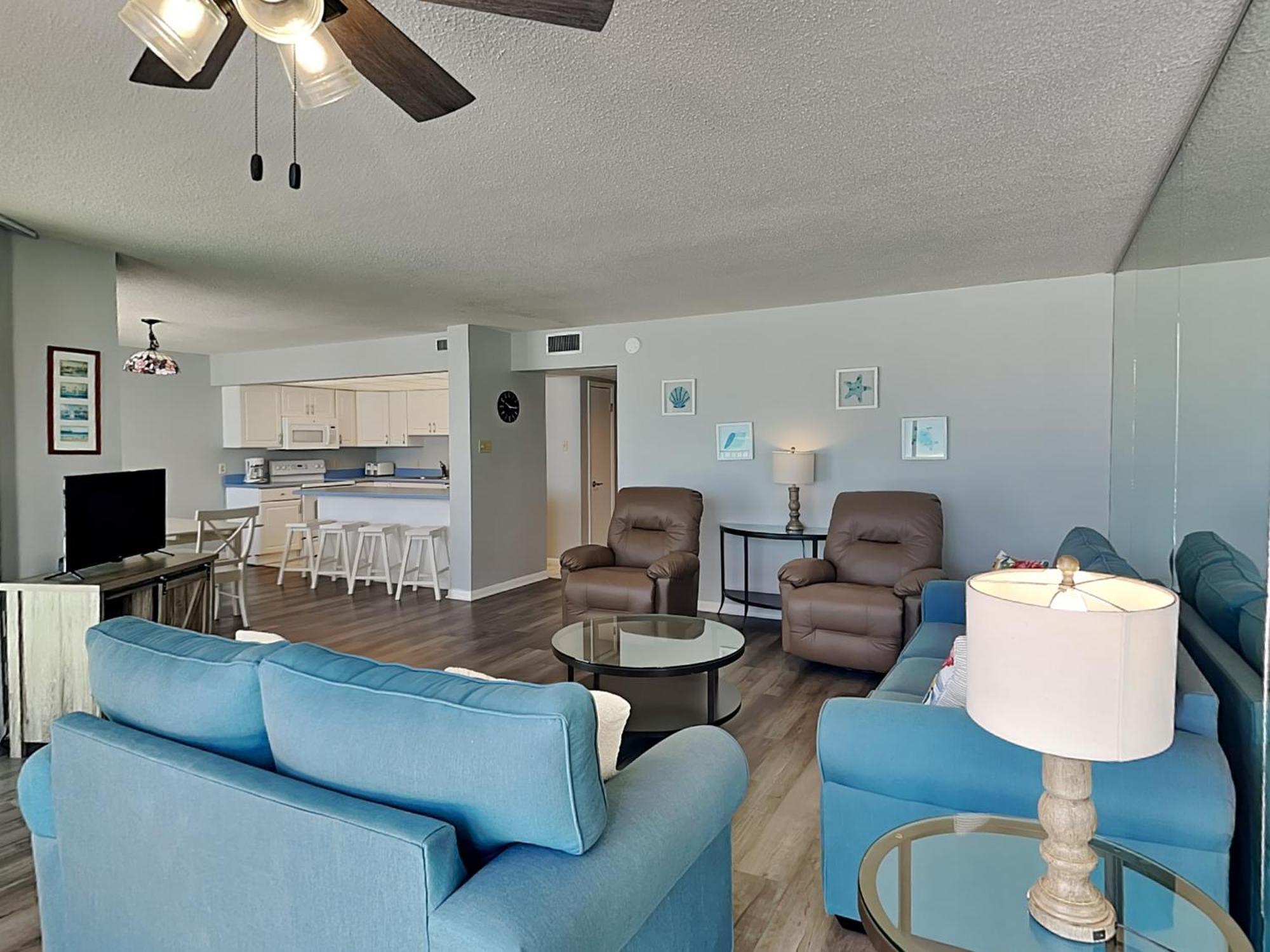 Edgewater Leeward 206 Apartment